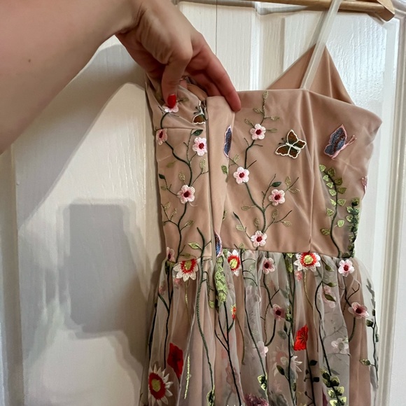 Hand made lace dress - Picture 3 of 6